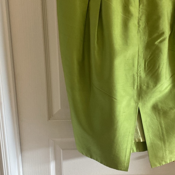 Superb green dress perfect condition - Picture 8 of 10